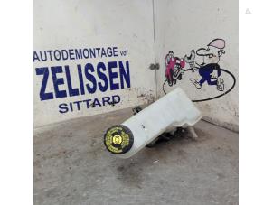 Gebruikte Hoofdremcilinder Mercedes A (W176) 1.6 A-180 16V Prijs € 99,75 Margeregeling aangeboden door Zelissen V.O.F. autodemontage