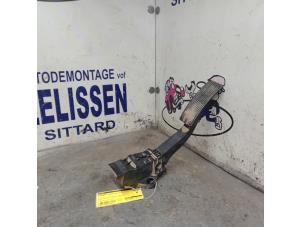 Gebruikte Gaspedaal Mercedes A (W176) 1.6 A-180 16V Prijs € 141,75 Margeregeling aangeboden door Zelissen V.O.F. autodemontage