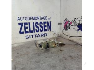 Gebruikte Portierslot Mechaniek 2Deurs links Ford StreetKa 1.6i Prijs € 26,25 Margeregeling aangeboden door Zelissen V.O.F. autodemontage
