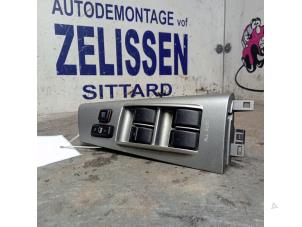 Gebruikte Ruit schakelaar elektrisch Toyota Corolla (E12) 1.6 16V VVT-i Prijs € 36,75 Margeregeling aangeboden door Zelissen V.O.F. autodemontage