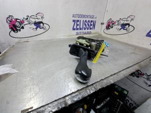 Gebruikte Versnellingspook Landrover Range Rover III (LM) 2.9 TD6 24V Prijs € 152,25 Margeregeling aangeboden door Zelissen V.O.F. autodemontage