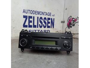 Gebruikte Radio CD Speler Volkswagen Crafter 2.5 TDI 30/32/35/46/50 Prijs € 94,50 Margeregeling aangeboden door Zelissen V.O.F. autodemontage