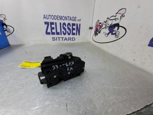 Gebruikte Deurslot Mechaniek 4Deurs links-achter Skoda Fabia II (5J) 1.2i Prijs € 47,25 Margeregeling aangeboden door Zelissen V.O.F. autodemontage