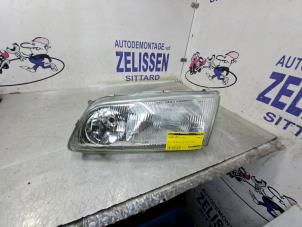 Gebruikte Linker Koplamp Hyundai H-1/H-200 2.5 Tdi Prijs € 52,50 Margeregeling aangeboden door Zelissen V.O.F. autodemontage