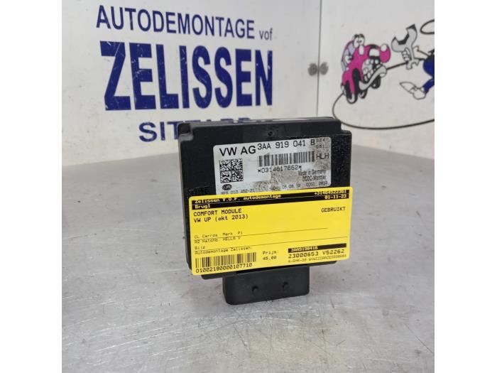 Gebruikte Comfort Module Volkswagen Up! (121) 1.0 12V 60 Prijs € 47,25 Margeregeling aangeboden door Zelissen V.O.F. autodemontage
