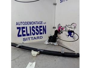 Gebruikte Ruitmechaniek 2Deurs rechts-voor Hyundai H-1/H-200 2.5 Tdi Prijs € 63,00 Margeregeling aangeboden door Zelissen V.O.F. autodemontage