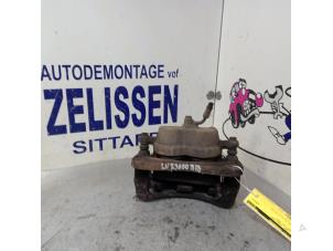 Gebruikte Remklauw (Tang) links-voor Hyundai H-1/H-200 2.5 Tdi Prijs € 42,00 Margeregeling aangeboden door Zelissen V.O.F. autodemontage