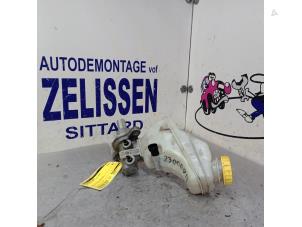 Gebruikte Hoofdremcilinder Fiat Grande Punto (199) 1.4 Prijs € 47,25 Margeregeling aangeboden door Zelissen V.O.F. autodemontage