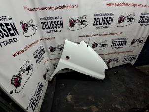 Gebruikte Voorscherm rechts Hyundai H-1/H-200 2.5 Tdi Prijs € 52,50 Margeregeling aangeboden door Zelissen V.O.F. autodemontage