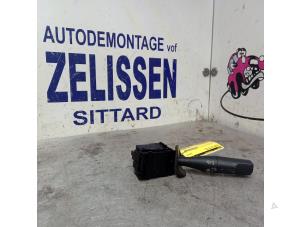Gebruikte Ruitenwis Schakelaar Peugeot 206 CC (2D) 2.0 16V Prijs € 21,00 Margeregeling aangeboden door Zelissen V.O.F. autodemontage