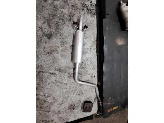 Gebruikte Uitlaat Middendemper Toyota Yaris (P1) 1.3 16V VVT-i Prijs € 42,00 Margeregeling aangeboden door Zelissen V.O.F. autodemontage