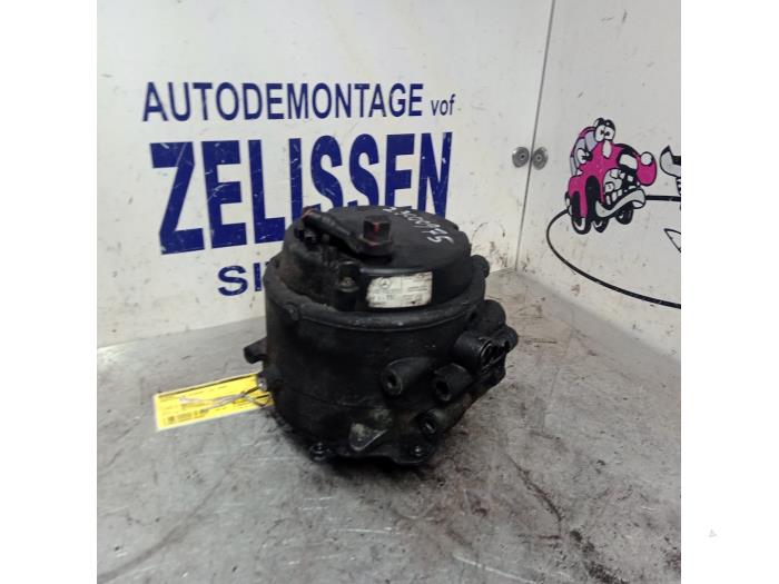 Dynamo van een Mercedes-Benz ML I (163) 270 2.7 CDI 20V 2005