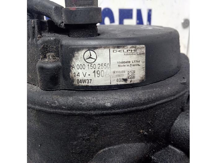 Dynamo van een Mercedes-Benz ML I (163) 270 2.7 CDI 20V 2005