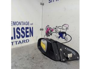 Gebruikte Spiegel Buiten links Opel Vectra C Caravan 2.2 DIG 16V Prijs € 31,50 Margeregeling aangeboden door Zelissen V.O.F. autodemontage