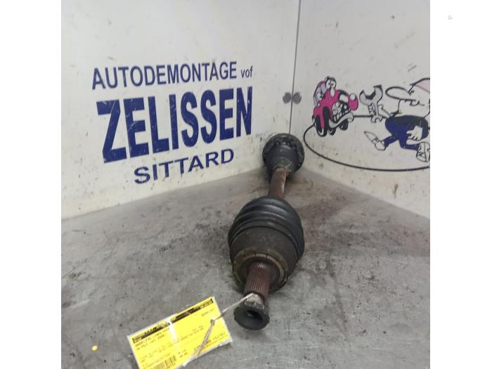 Gebruikte Aandrijfas links-voor Volkswagen Polo IV (9N1/2/3) 1.4 TDI 70 Prijs € 42,00 Margeregeling aangeboden door Zelissen V.O.F. autodemontage