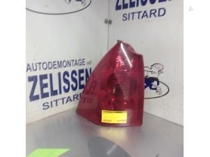 Gebruikte Achterlicht links Peugeot 307 SW (3H) 1.6 16V Prijs € 42,00 Margeregeling aangeboden door Zelissen V.O.F. autodemontage