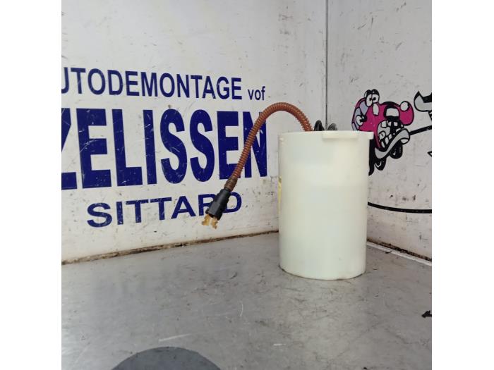 Gebruikte Benzinepomp BMW X3 (E83) 2.5 24V Prijs € 152,25 Margeregeling aangeboden door Zelissen V.O.F. autodemontage