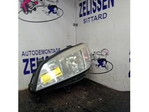Gebruikte Koplamp links Opel Zafira (F75) 1.8 16V Prijs € 42,00 Margeregeling aangeboden door Zelissen V.O.F. autodemontage