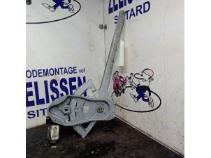 Gebruikte Ruitmechaniek 2Deurs rechts-voor Ford Transit 2.0 TDdi 16V 260S Prijs € 78,75 Margeregeling aangeboden door Zelissen V.O.F. autodemontage