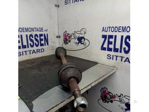 Gebruikte Aandrijfas links-voor Ford Transit 2.0 TDdi 16V 260S Prijs € 183,75 Margeregeling aangeboden door Zelissen V.O.F. autodemontage