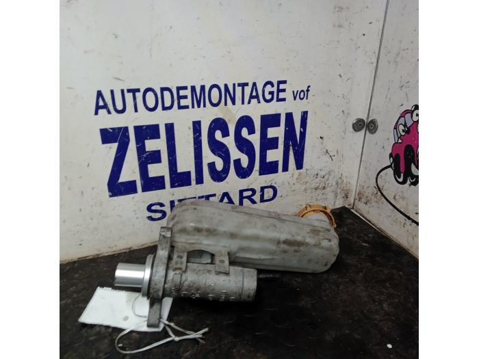 Hoofdremcilinder van een Fiat Ducato (250) 2.2 D 100 Multijet Euro 4 2009