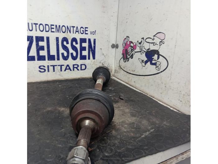 Gebruikte Steekas links-voor Peugeot 208 I (CA/CC/CK/CL) 1.2 12V e-THP PureTech 110 Prijs € 99,75 Margeregeling aangeboden door Zelissen V.O.F. autodemontage
