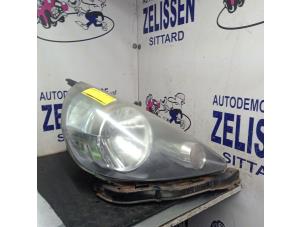 Gebruikte Koplamp rechts Honda Jazz (GD/GE2/GE3) 1.2 i-DSi Prijs € 47,25 Margeregeling aangeboden door Zelissen V.O.F. autodemontage