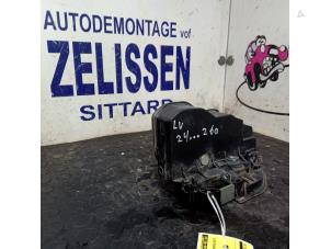 Gebruikte Portierslot Mechaniek 4Deurs links-voor BMW X3 (E83) 2.0d 16V Prijs € 42,00 Margeregeling aangeboden door Zelissen V.O.F. autodemontage