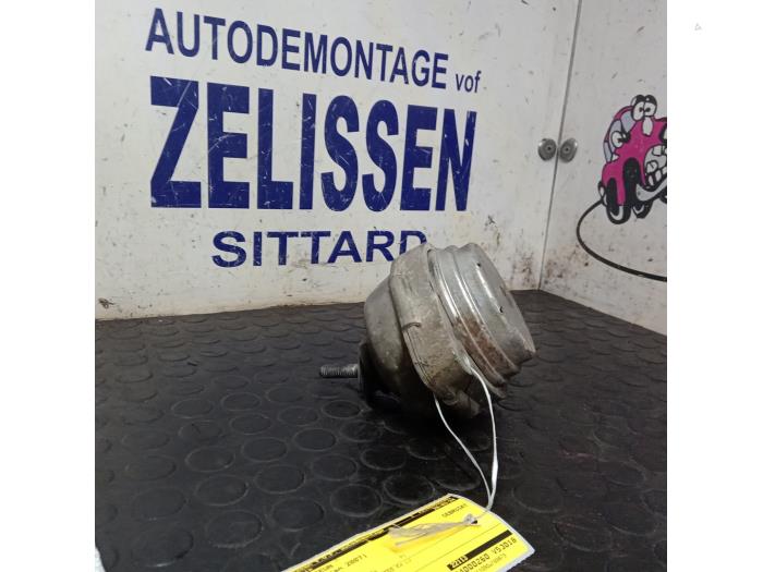 Gebruikte Motorsteun BMW X3 (E83) 2.0d 16V Prijs € 42,00 Margeregeling aangeboden door Zelissen V.O.F. autodemontage