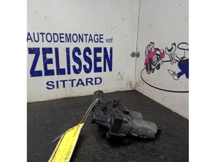 Gebruikte Waterpomp BMW X3 (E83) 2.0d 16V Prijs € 78,75 Margeregeling aangeboden door Zelissen V.O.F. autodemontage