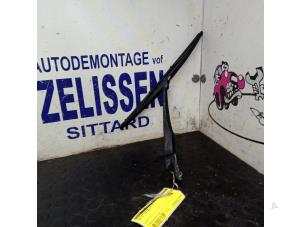 Gebruikte Ruitenwisserarm achter BMW X3 (E83) 2.0d 16V Prijs € 21,00 Margeregeling aangeboden door Zelissen V.O.F. autodemontage