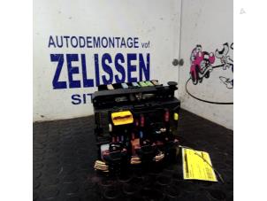 Gebruikte Zekeringkast Peugeot 207/207+ (WA/WC/WM) 1.4 Prijs € 225,75 Margeregeling aangeboden door Zelissen V.O.F. autodemontage