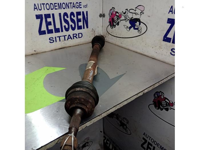 Aandrijfas rechts-voor van een Peugeot 207/207+ (WA/WC/WM) 1.4 2008