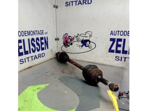 Gebruikte Aandrijfas links-voor Peugeot 207/207+ (WA/WC/WM) 1.4 Prijs € 36,75 Margeregeling aangeboden door Zelissen V.O.F. autodemontage