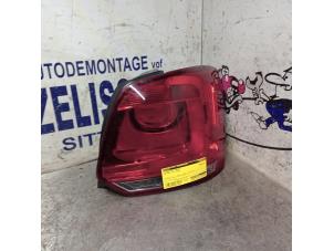 Gebruikte Achterlicht rechts Volkswagen Polo V (6R) 1.2 TDI 12V BlueMotion Prijs € 47,25 Margeregeling aangeboden door Zelissen V.O.F. autodemontage