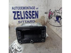 Gebruikte Radio CD Speler Volkswagen Polo V (6R) 1.2 TDI 12V BlueMotion Prijs € 157,50 Margeregeling aangeboden door Zelissen V.O.F. autodemontage