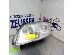 Gebruikte Linker Koplamp Volkswagen Caddy III (2KA,2KH,2CA,2CH) 2.0 SDI Prijs € 47,25 Margeregeling aangeboden door Zelissen V.O.F. autodemontage