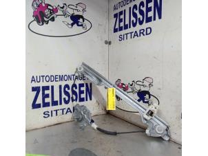 Gebruikte Ruitmechaniek 4Deurs links-achter Renault Modus/Grand Modus (JP) 1.2 16V Quickshift Prijs € 68,25 Margeregeling aangeboden door Zelissen V.O.F. autodemontage