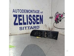 Gebruikte Ruit schakelaar elektrisch Opel Frontera (6B) 2.2i 16V Prijs € 42,00 Margeregeling aangeboden door Zelissen V.O.F. autodemontage