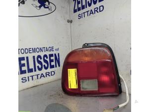 Gebruikte Achterlicht links Suzuki Baleno (GC/GD) 1.6 16V Prijs € 42,00 Margeregeling aangeboden door Zelissen V.O.F. autodemontage