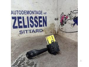 Gebruikte Knipperlicht Schakelaar BMW X3 (E83) 2.0d 16V Prijs € 21,00 Margeregeling aangeboden door Zelissen V.O.F. autodemontage