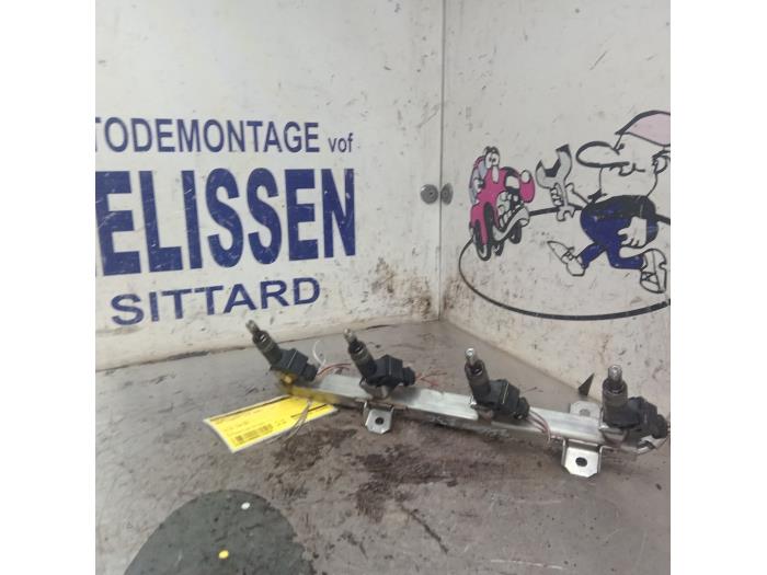 Gebruikte Verstuiver brug BMW 1 serie (E87/87N) 118i 16V Prijs € 52,50 Margeregeling aangeboden door Zelissen V.O.F. autodemontage