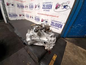 Gebruikte Versnellingsbak Mitsubishi Space Wagon (N8/N9) 2.0 16V GDI Prijs € 420,00 Margeregeling aangeboden door Zelissen V.O.F. autodemontage