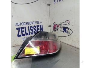 Gebruikte Achterlicht rechts Opel Astra H GTC (L08) 1.6 16V Prijs € 42,00 Margeregeling aangeboden door Zelissen V.O.F. autodemontage