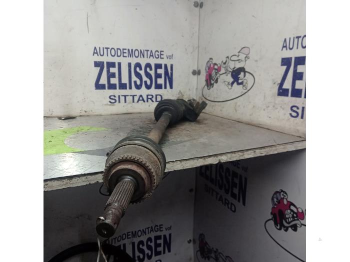 Gebruikte Steekas rechts-voor Mitsubishi Space Wagon (N8/N9) 2.0 16V GDI Prijs € 78,75 Margeregeling aangeboden door Zelissen V.O.F. autodemontage