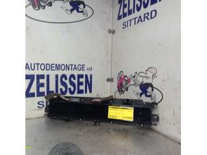 Gebruikte Instrumentenpaneel Renault Scénic II (JM) 1.6 16V Prijs € 152,25 Margeregeling aangeboden door Zelissen V.O.F. autodemontage