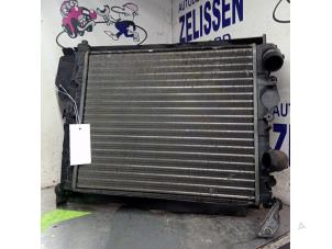 Gebruikte Radiateur Renault Clio II (BB/CB) 1.2 16V Prijs € 26,25 Margeregeling aangeboden door Zelissen V.O.F. autodemontage