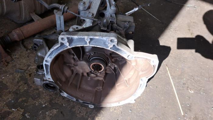 Gebruikte Versnellingsbak Ford Focus 2 Wagon 1.6 16V Prijs € 236,25 Margeregeling aangeboden door Zelissen V.O.F. autodemontage