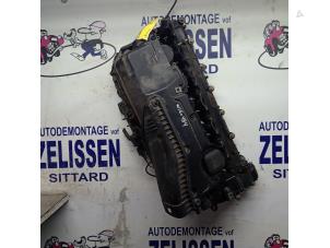 Gebruikte Kleppendeksel BMW 7 serie (E65/E66/E67) 730d 24V Prijs € 99,75 Margeregeling aangeboden door Zelissen V.O.F. autodemontage