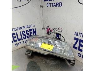 Gebruikte Rechter Koplamp Fiat Stilo (192A/B) 1.4 16V Prijs € 47,25 Margeregeling aangeboden door Zelissen V.O.F. autodemontage